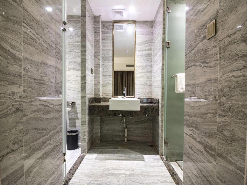 Insail Hotels Dongshankou Subway Station Гуанджоу Екстериор снимка